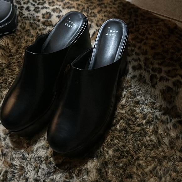 Heels - Picture 3 of 6